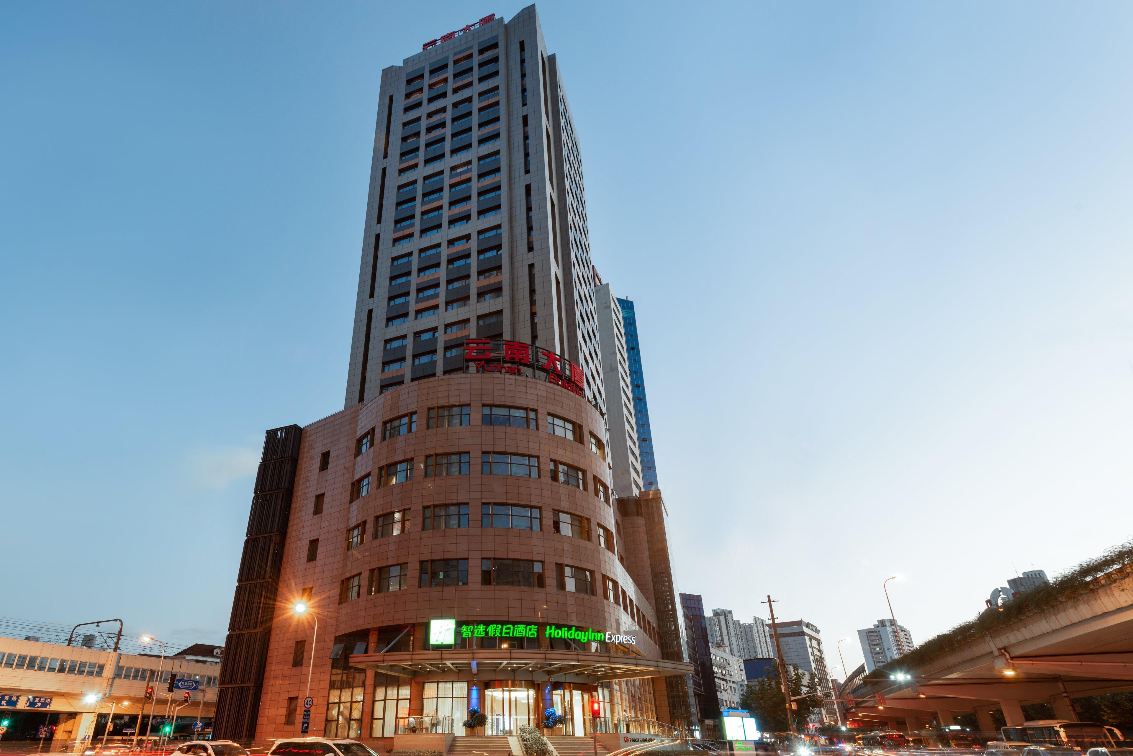 Holiday Inn Express Shanghai Zhenping, An Ihg Hotel Экстерьер фото